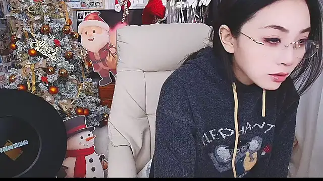 Snapshot of xiaotiantian-76 chatting on 12-19-25, 02:18 xiaotiantian-76 online show from 12-19-25, 02:18