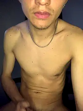 Snapshot of gabrielzinnnn085 chatting on 10-03-25, 10:18 gabrielzinnnn085 online show from 10-03-25, 10:18