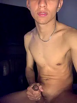 Snapshot of gabrielzinnnn085 chatting on 10-18-25, 02:47 gabrielzinnnn085 online show from 10-18-25, 02:47