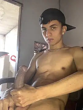 Snapshot of gabrielzinnnn085 chatting on 11-19-25, 07:03 gabrielzinnnn085 online show from 11-19-25, 07:03