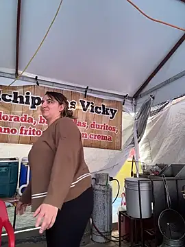 Snapshot of mamifresita chatting on 12-17-25, 10:16 mamifresita online show from 12-17-25, 10:16