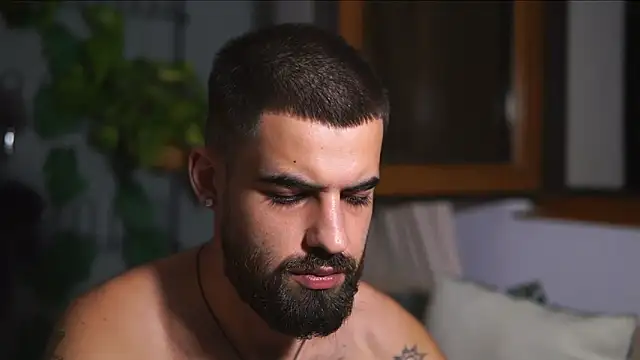 Snapshot of HairyRobxxx chatting on 09-12-25, 11:48 HairyRobxxx online show from 09-12-25, 11:48