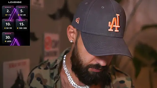 Snapshot of HairyRobxxx chatting on 11-02-25, 08:33 HairyRobxxx online show from 11-02-25, 08:33