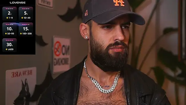 Snapshot of HairyRobxxx chatting on 11-05-25, 08:42 HairyRobxxx online show from 11-05-25, 08:42