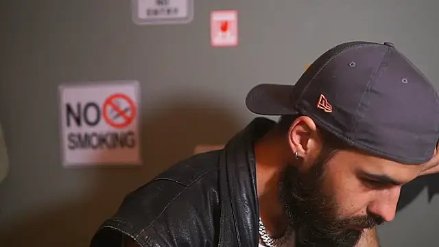 Snapshot of HairyRobxxx chatting on 11-26-25, 09:05 HairyRobxxx online show from 11-26-25, 09:05