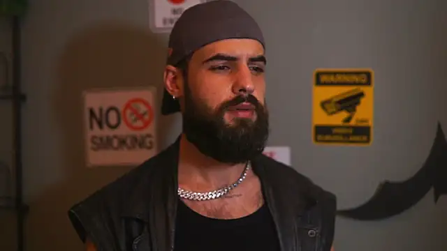 Snapshot of HairyRobxxx chatting on 11-28-25, 10:34 HairyRobxxx online show from 11-28-25, 10:34