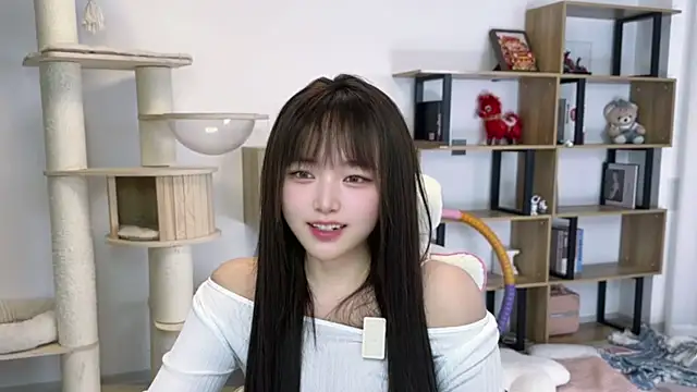 Snapshot of Chenjing0 chatting on 04-23-26, 02:41 Chenjing0 online show from 04-23-26, 02:41