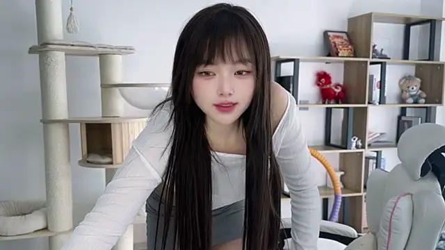 Snapshot of Chenjing0 chatting on 04-25-26, 04:48 Chenjing0 online show from 04-25-26, 04:48