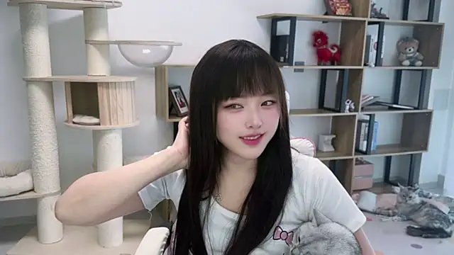 Snapshot of Chenjing0 chatting on 05-02-26, 05:23 Chenjing0 online show from 05-02-26, 05:23