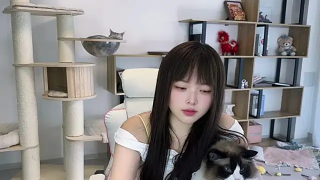 Snapshot of Chenjing0 chatting on 05-05-26, 07:27 Chenjing0 online show from 05-05-26, 07:27