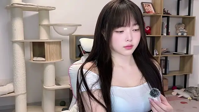 Snapshot of Chenjing0 chatting on 05-14-26, 12:12 Chenjing0 online show from 05-14-26, 12:12