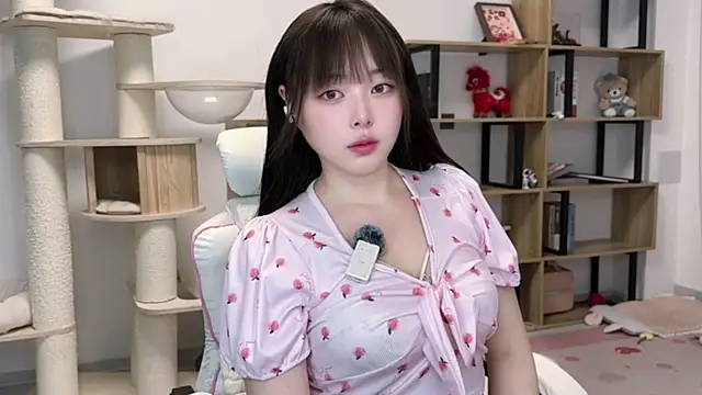 Snapshot of Chenjing0 chatting on 05-15-26, 12:12 Chenjing0 online show from 05-15-26, 12:12