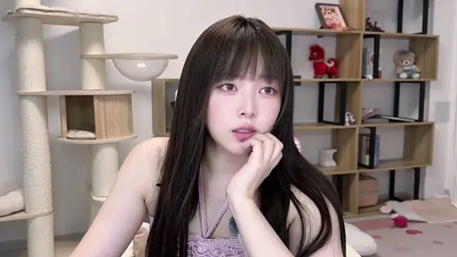 Snapshot of Chenjing0 chatting on 05-18-26, 12:33 Chenjing0 online show from 05-18-26, 12:33