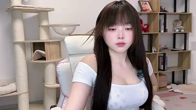 Snapshot of Chenjing0 chatting on 05-20-26, 12:11 Chenjing0 online show from 05-20-26, 12:11