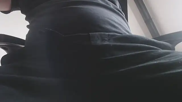 Snapshot of calypsohot chatting on 02-22-26, 02:26 calypsohot online show from 02-22-26, 02:26