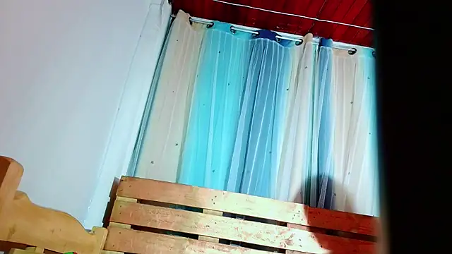 Snapshot of lana_reverse chatting on 01-05-25, 06:35 lana reverse online show from 01-05-25, 06:35