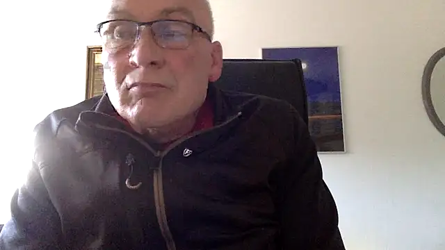Snapshot of Parleg2 chatting on 05-04-26, 06:31 Parleg2 online show from 05-04-26, 06:31