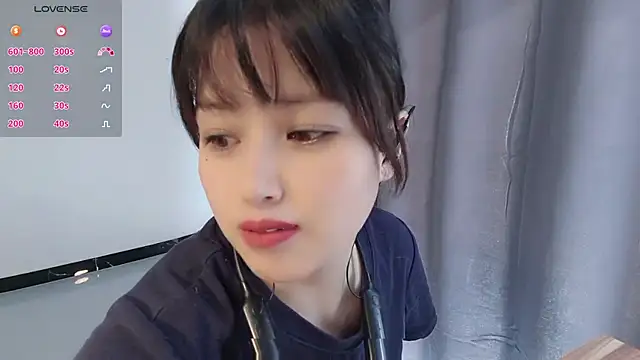 Lucky-xiuxiu online show from 10-25-25, 02:08