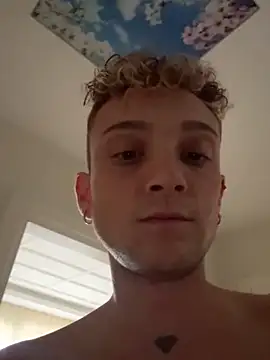 Snapshot of verici34 chatting on 11-19-25, 01:00 verici34 online show from 11-19-25, 01:00