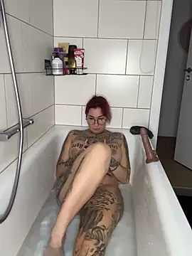 Mia-Fuchs online show from 01-14-25, 10:44