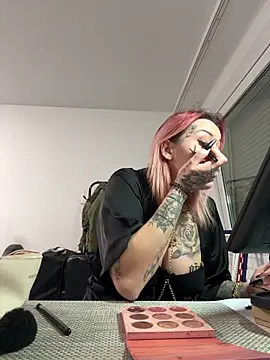 Mia-Fuchs online show from 03-05-25, 05:40