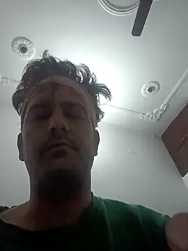 Snapshot of MAGNETICDADDY8 chatting on 03-17-25, 03:29 MAGNETICDADDY8 online show from 03-17-25, 03:29