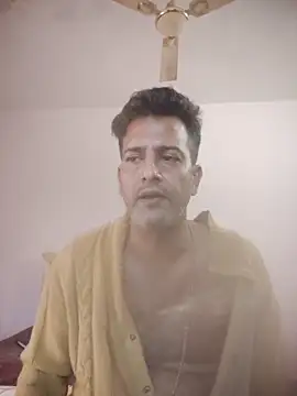 Snapshot of MAGNETICDADDY8 chatting on 10-06-25, 02:31 MAGNETICDADDY8 online show from 10-06-25, 02:31