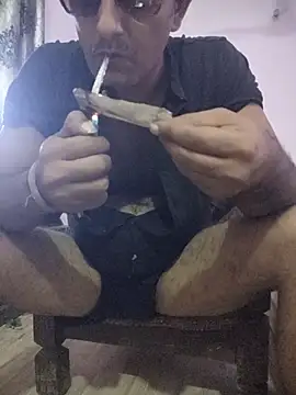 Snapshot of MAGNETICDADDY8 chatting on 10-20-25, 11:16 MAGNETICDADDY8 online show from 10-20-25, 11:16