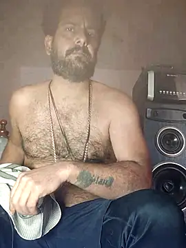 Snapshot of MAGNETICDADDY8 chatting on 12-15-25, 06:17 MAGNETICDADDY8 online show from 12-15-25, 06:17