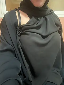 Snapshot of Sindrila_ chatting on 01-16-25, 11:26 Sindrila online show from 01-16-25, 11:26