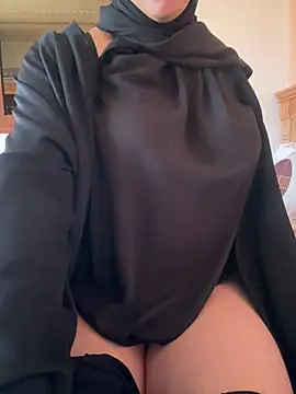 Snapshot of Sindrila_ chatting on 02-26-25, 06:32 Sindrila online show from 02-26-25, 06:32