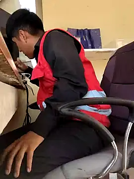 Snapshot of securityhot chatting on 01-19-25, 06:53 securityhot online show from 01-19-25, 06:53