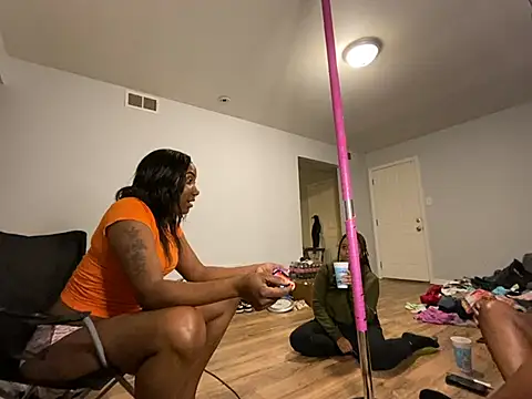 Snapshot of Yoshibaby2670 chatting on 03-23-25, 03:32 Yoshibaby2670 online show from 03-23-25, 03:32