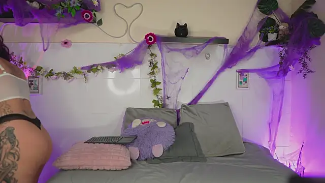 bri cullen online show from 10-30-25, 02:18