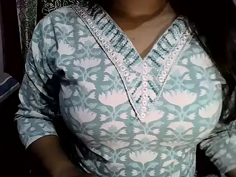 Snapshot of SIYA_MAVI chatting on 07-20-26, 04:27 SIYA MAVI online show from 07-20-26, 04:27