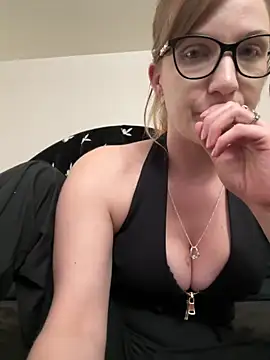 Snapshot of Kitty_DaCocks chatting on 12-02-25, 11:23 Kitty DaCocks online show from 12-02-25, 11:23