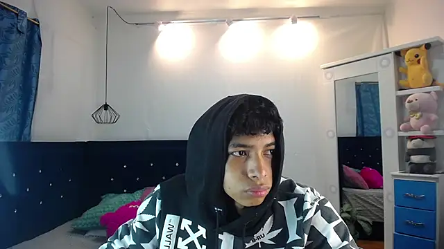 twinkmilk  online show from 03-17-25, 12:46