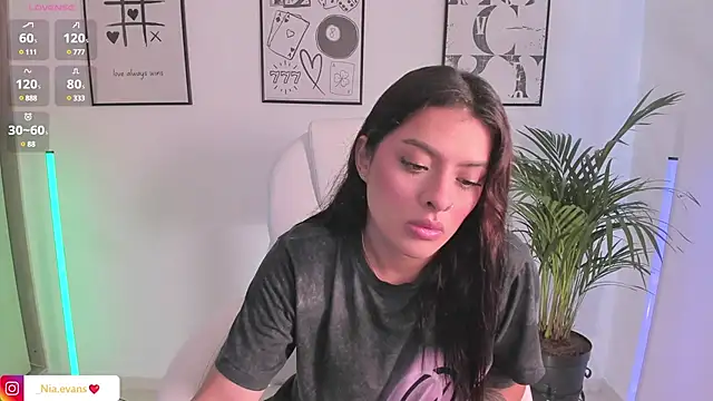 NiiaEvanss online show from 03-21-25, 01:23