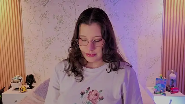 Snapshot of Charlotte__Miller chatting on 06-06-26, 11:59 Charlotte Miller online show from 06-06-26, 11:59