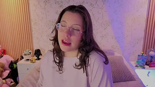 Snapshot of Charlotte__Miller chatting on 06-07-26, 12:42 Charlotte Miller online show from 06-07-26, 12:42