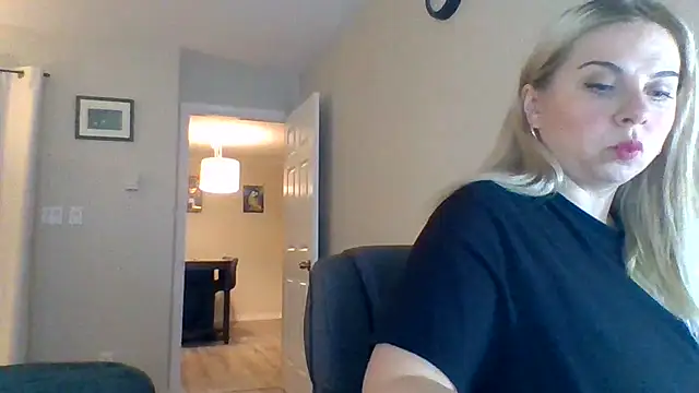 HappyIva online show from 10-18-25, 06:19