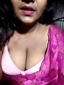 Snapshot of YERY_HOT chatting on 02-08-25, 09:15 YERY HOT online show from 02-08-25, 09:15