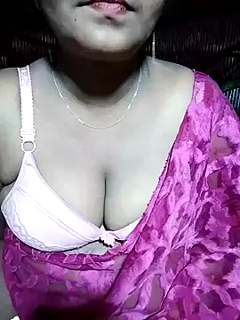 Snapshot of YERY_HOT chatting on 02-15-25, 04:56 YERY HOT online show from 02-15-25, 04:56
