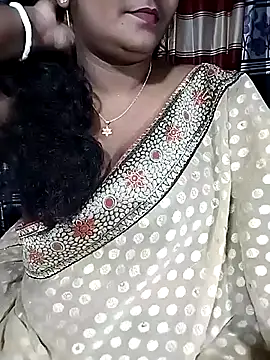 Snapshot of YERY_HOT chatting on 10-11-25, 06:06 YERY HOT online show from 10-11-25, 06:06