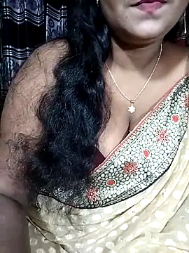 Snapshot of YERY_HOT chatting on 10-13-25, 07:14 YERY HOT online show from 10-13-25, 07:14