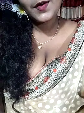 Snapshot of YERY_HOT chatting on 10-16-25, 04:13 YERY HOT online show from 10-16-25, 04:13