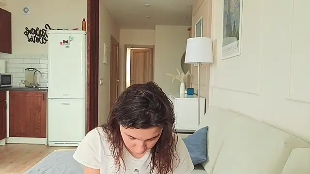 Snapshot of KristineEsme chatting on 10-23-25, 04:56 KristineEsme online show from 10-23-25, 04:56