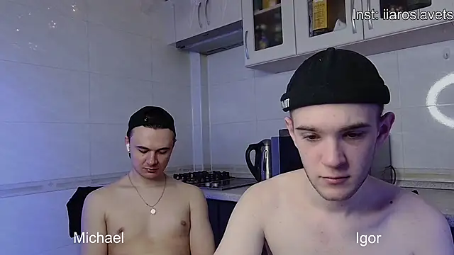 Snapshot of michael_sexdevil chatting on 01-21-25, 12:18 michael sexdevil online show from 01-21-25, 12:18