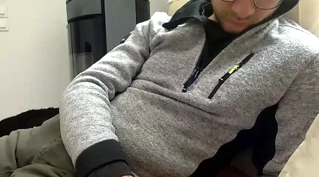 Snapshot of coquin5995 chatting on 02-11-25, 02:24 coquin5995 online show from 02-11-25, 02:24