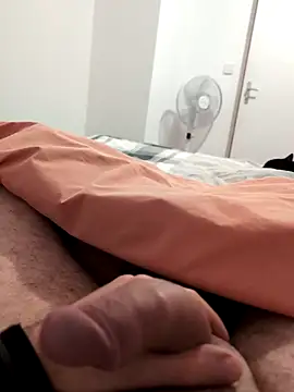 Snapshot of coquin5995 chatting on 11-11-25, 08:03 coquin5995 online show from 11-11-25, 08:03